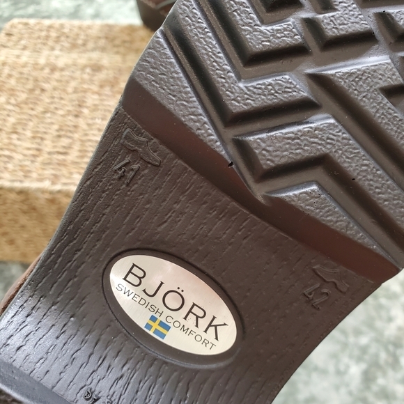 Björk Swedish Comfort Brown Leather Clogs - Picture 4 of 8